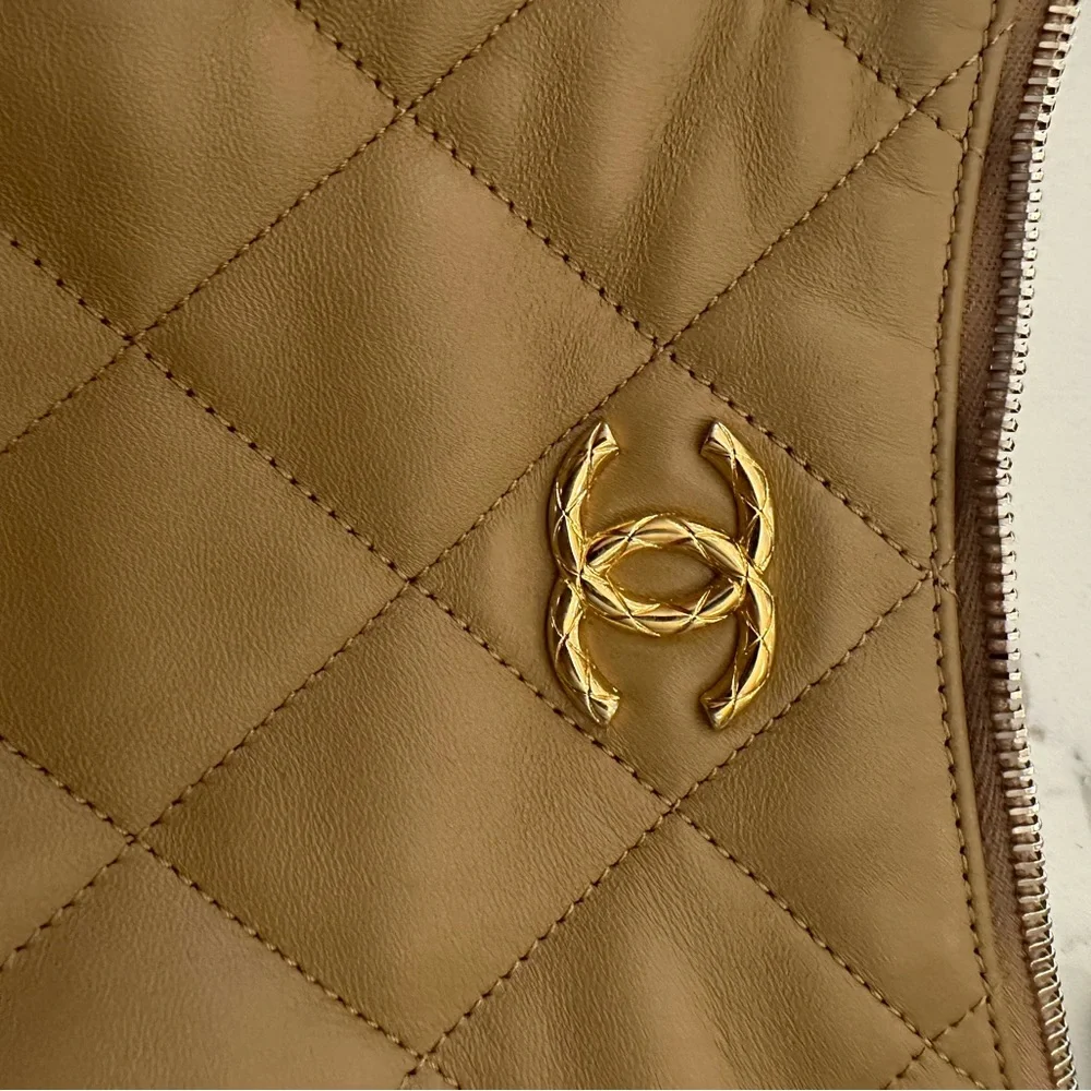 Chanel backpack - Picture 2 of 13